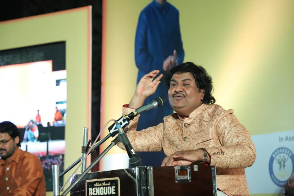 Osman Mir concert crowd engagement